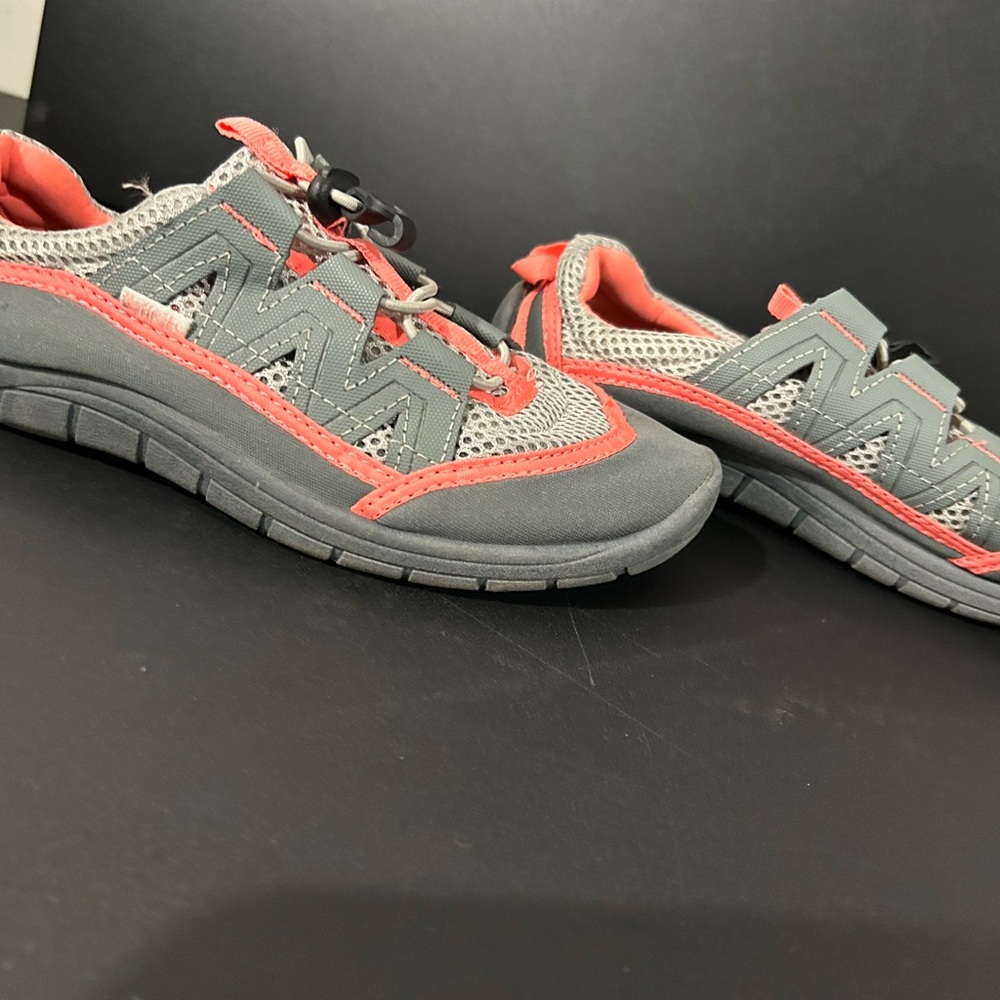 Northside water shoes, youth, size 4